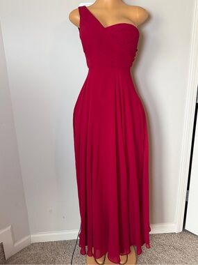 David’s Bridal Women’s One-Shoulder Chiffon Maxi Dress